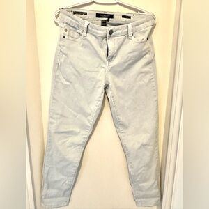 Light wash, skinny jeans